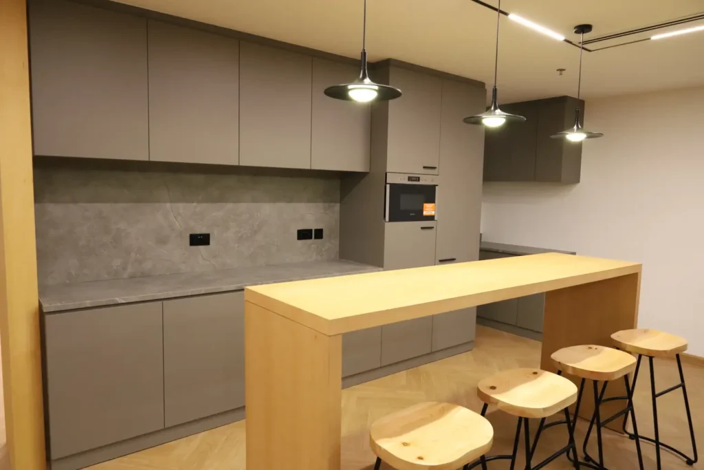 JLT CO Working Office - The Zoom Interior-8