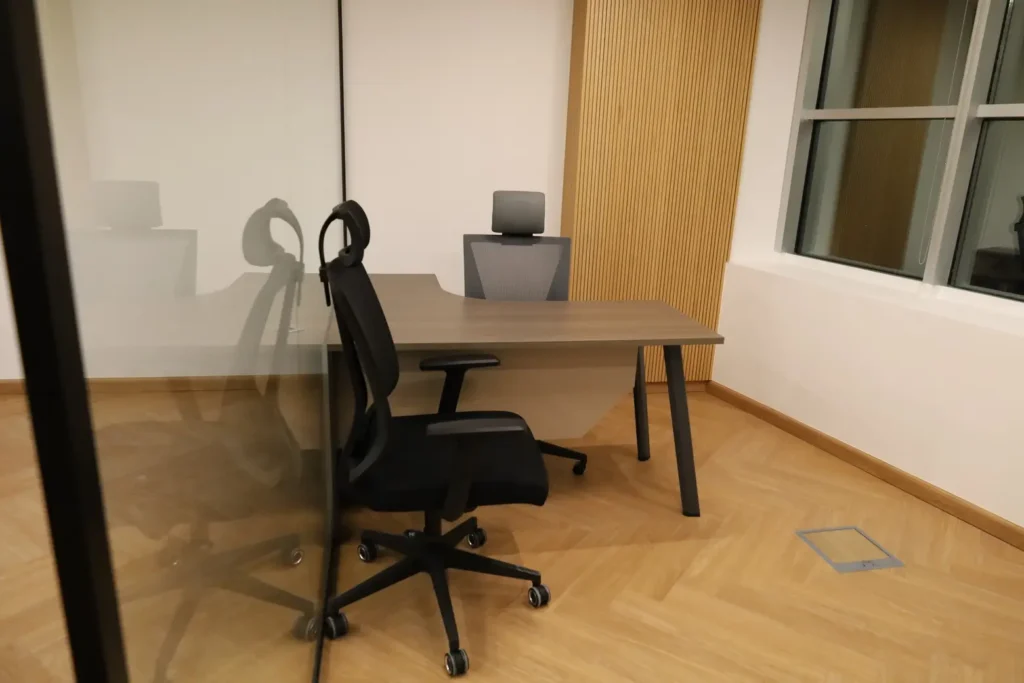 JLT CO Working Office - The Zoom Interior-9
